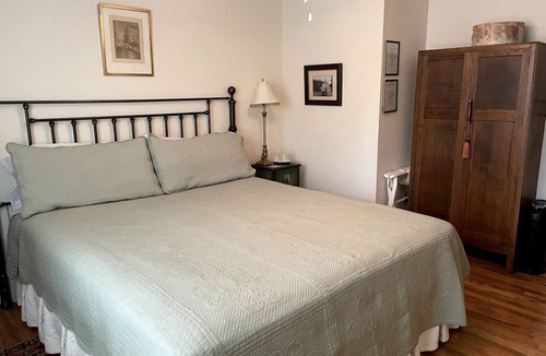 Elkhorn Cabin | Charming Bed and Breakfast Accommodation near Lake Geneva, Wisconsin