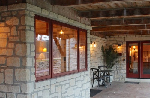 Manhattan Condo | Charming Bed & Bath Suite Available Nightly