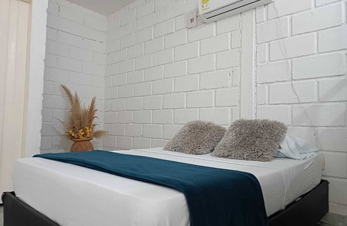 Taganga Bed & Breakfast | Charming bed & breakfast with 6 bedrooms and WiFi, AC in brilliant Taganga