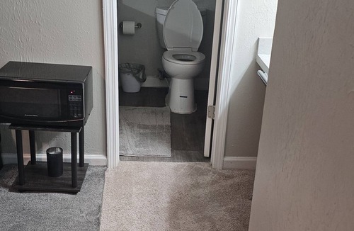 Decatur Apartment | Charming bed & breakfast in wonderful Decatur with AC, WiFi, fitness room
