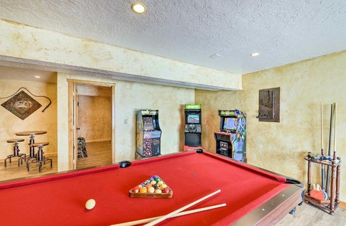Bedford House | Charming Bedford Cabin w/Private Hot Tub!