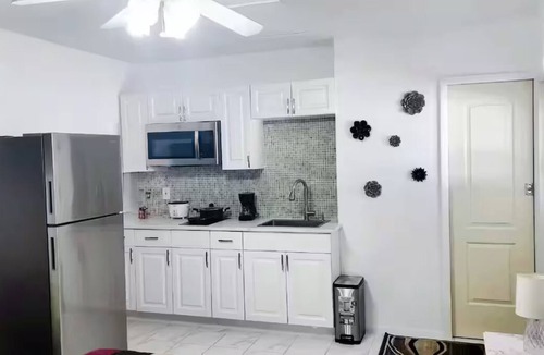 Spring Hill Apartment | Charming bedroom with kitchen