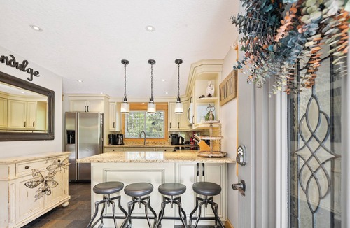 Glen Huron Cottage | Charming Blue Mountain cottage, 5-Minutes walk to the slopes and the Village