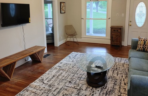 Milltown House | Charming Blue River Escape