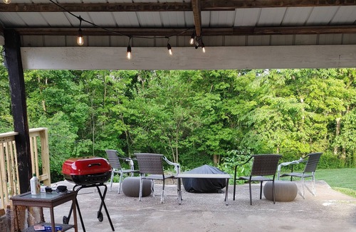 Milltown House | Charming Blue River Escape