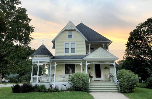 Lanesboro House | Charming Bluff Country Getaway Near Root River Trail & Downtown Lanesboro