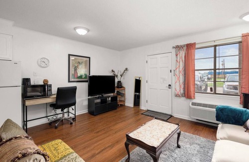 Alexandria Apartment | Charming Boho Apt+Quiet by Ponytail+Queen Bd