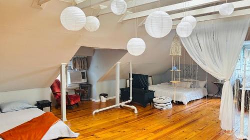 Midtown Apartment | Charming BOHO Loft Retreat with King and Queen Bed