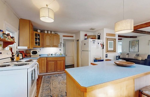 Bayville House | Charming Boothbay Harbor cottage with partial AC, full kitchen, and sun room