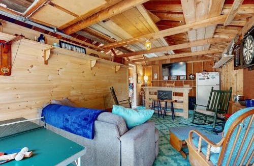Bayville House | Charming Boothbay Harbor cottage with partial AC, full kitchen, and sun room