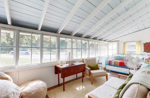 Bayville House | Charming Boothbay Harbor cottage with partial AC, full kitchen, and sun room