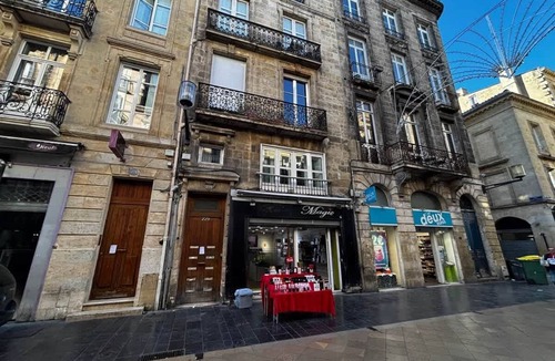 Saint-Michel - Nansouty - Saint-Genes Apartment | Charming Bordeaux Apartment with Rooftop Views & Elevator