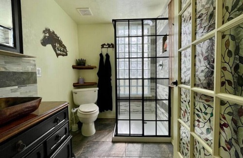 De Beque Hotel | Charming Boutique Hotel with Private Hot Tub