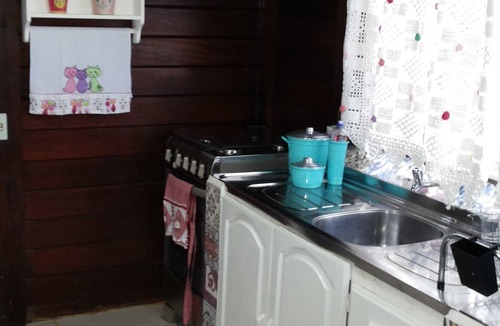 Chapada dos Guimaraes Ski Chalet | Charming chalet with lots of greenery, shade, swimming pool, barbecue and large plot of land.