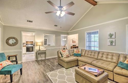 Flowood House | Charming Brandon Home with Deck, Charcoal Grill