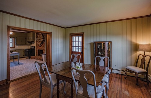 Rockbridge Baths House | Charming Brick Farmhouse w/Wraparound Porch in Brownsburg VA! WIFI & AC