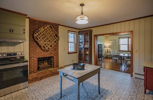 Rockbridge Baths House | Charming Brick Farmhouse w/Wraparound Porch in Brownsburg VA! WIFI & AC