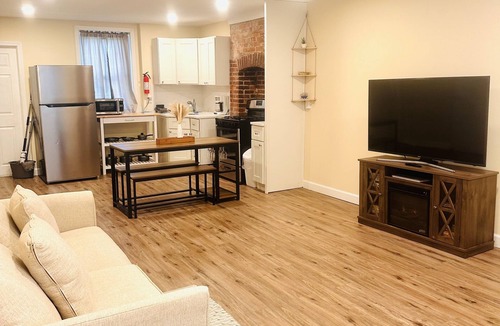 Bayonne House | Charming Brick Row House close to NYC