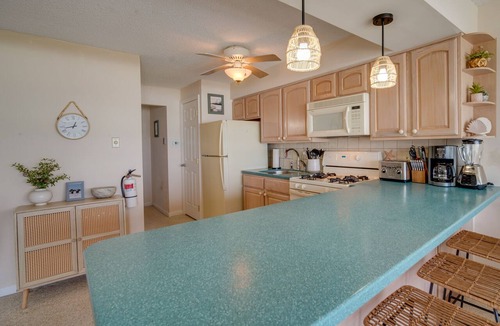 Brigantine Condo | Charming Brigantine Condo Rental: Steps to Beach!