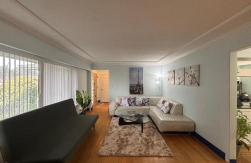 Burnaby House | Charming Bright 3BR House - Upper Level Suite