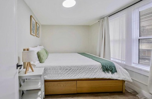 Renton Apartment | Charming & Bright Gem Prime Location Street Parking with AC
