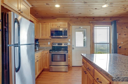 Bryant Cabin | Charming Bryant Cabin: Hot Tub & Shared Amenities!