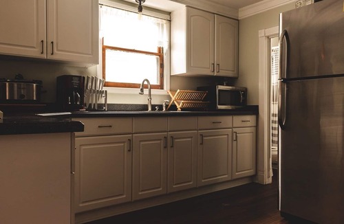 Eggertsville House | Charming Buffalo suburb home. Close to downtown and Niagara Falls