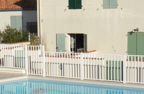 Saint-Martin-de-Re Apartment | Charming bungalow * with courtyard, swimming pool, WIFI