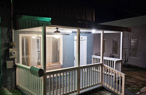 Logan House | Charming Bungalow 2 bedroom house in wonderful Logan with fitness room.