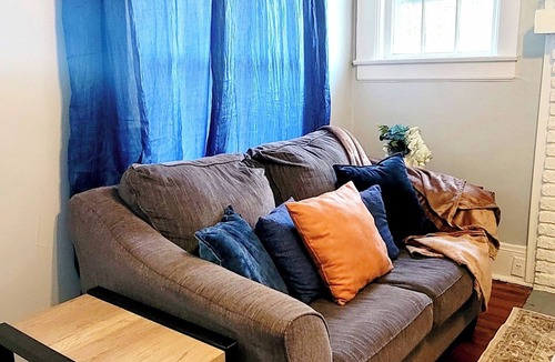 Bristol House | Charming Bungalow on a Budget - Dog & Family Friendly, Outdoor Area, Laundry