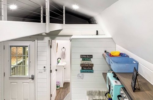 Ellijay House | Charming bungalow Tiny Home, Fire pit, Close to town, Dog Friendly, Mountain Air