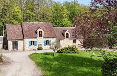 Les Ventes-de-Bourse Cottage | Charming cottage with enclosed garden, near equestrian center, cozy stay