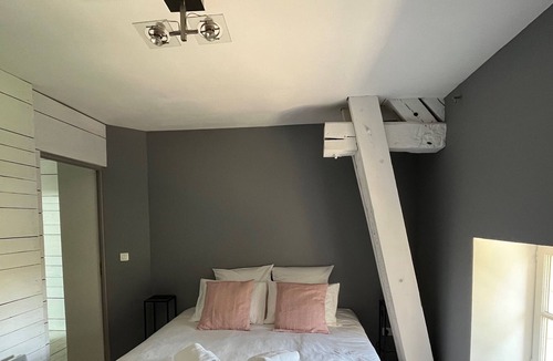 Neuilly-en-Sancerre Cottage | Charming cottage in the heart of a romantic garden