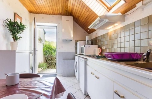 Saint-Andre-des-Eaux Cottage | "Charming Cottage 6km from Beach, Near La Baule & Brière Park - Enclosed Garden, Free WiFi"