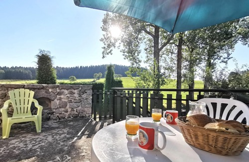 Saint-Romain-Lachalm Cottage | Charming cottage in Saint-Romain-Lachalm with terrace, near Dunières