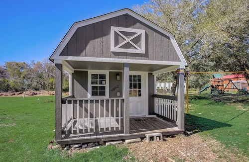 Spring Hill Cabin | Charming cabin in Spring Hill with AC, WiFi, Corgis, Chickens, Star view