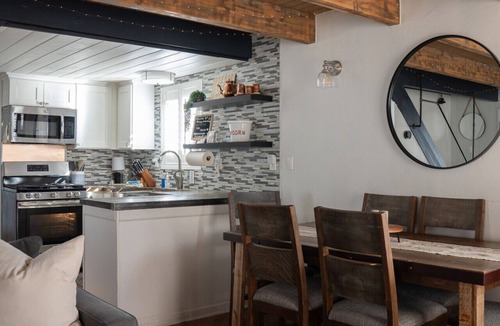 Wrightwood Cabin | Charming Cabin | Kid & Pet Friendly, Wood Burning Fireplace