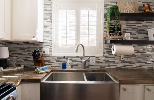 Wrightwood Cabin | Charming Cabin | Kid & Pet Friendly, Wood Burning Fireplace