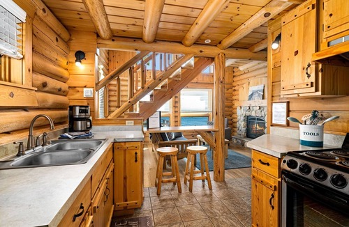 Two Harbors Cabin | Charming cabin only feet from Lake Superior