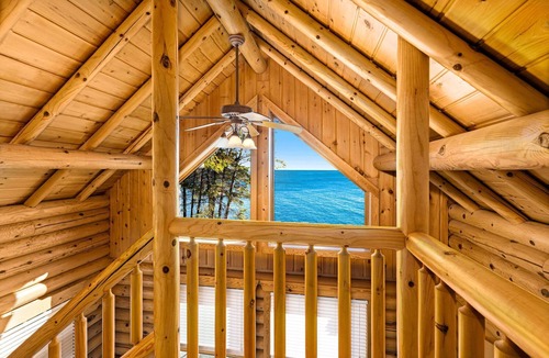Two Harbors Cabin | Charming cabin only feet from Lake Superior