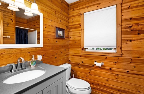 Two Harbors Cabin | Charming cabin only feet from Lake Superior