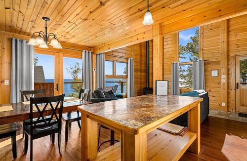 Two Harbors Cabin | Charming cabin only feet from Lake Superior