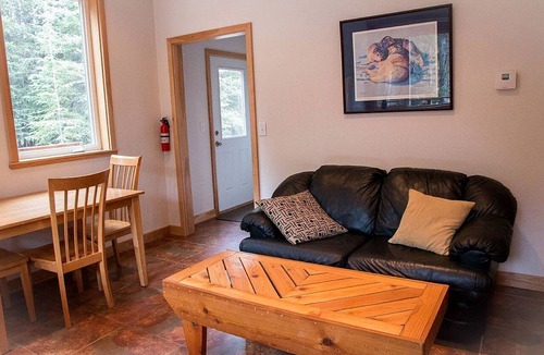 Cooper Landing House | Charming Cabin Rental Surrounded by Chugach National Forest, Alaska