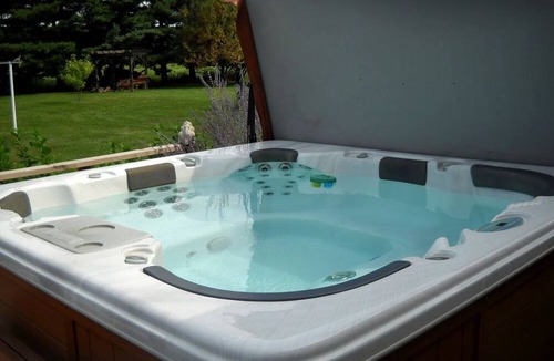 Bellevue House | Charming Cabin Rental with a Hot Tub near Cedar Point and Lake Erie in Ohio