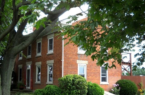 Bellevue House | Charming Cabin Rental with a Hot Tub near Cedar Point and Lake Erie in Ohio