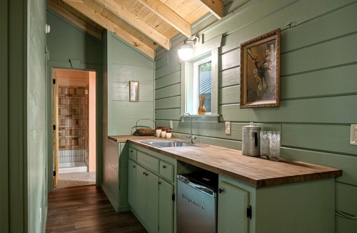 Rocky Grove Cabin | Charming Cabin Rental with Stream Access for Romantic Getaways near Pigeon Forge, Tennessee