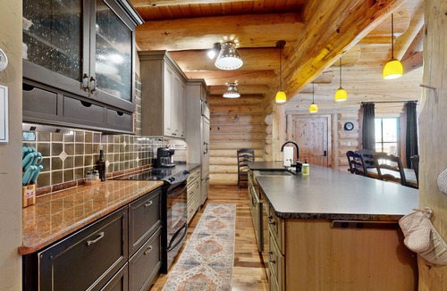 South Fork House | Charming cabin surrounded by trees with deck, grill, fireplace, games, & W/D