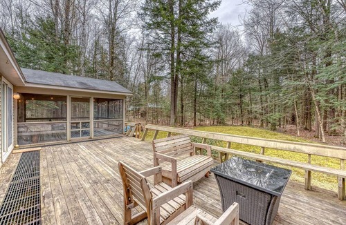 North Woodstock Cabin | Charming Cabin with Games Room in North Woodstock, New Hampshire, Ideal for Relaxing Getaways in Nature