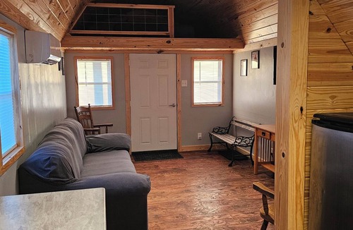Graham Cabin | Charming cabin with amazing views located on Toontucky Farms