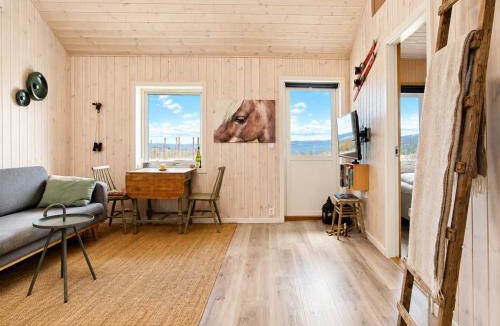 Kamben House | Charming cabin with a view